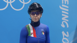 Absoliuti Italijos greitojo čiuožimo legenda Arianna Fontana sužibėjo ir Pekino olimpiadoje, laimėjusi tris medalius, tarp jų ir vieną aukso. Tiesa, už aukso slypi didžiulės bėdos – savo sporto šakos federaciją Italijoje ji kaltina melu ir net persekiojimu.